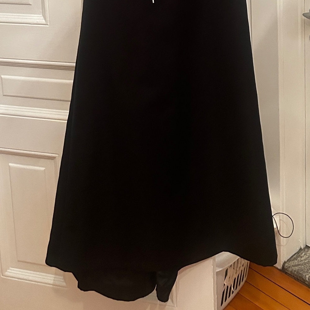 gown - Picture 7 of 8